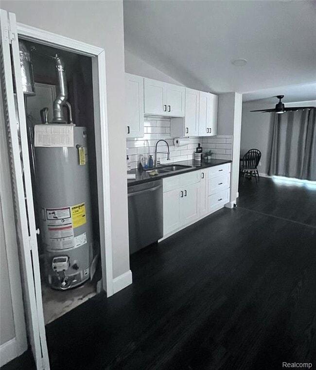 Photo - 3066 Greenlawn Ave