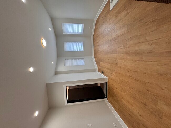 Photo - 818 S Karlov Ave
