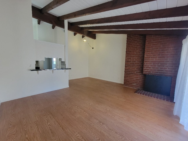 Building Photo - 7340 Ventura Canyon Ave Rental