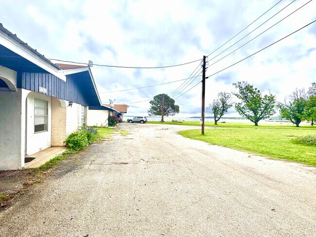 Photo - 132 Lake Breeze Dr