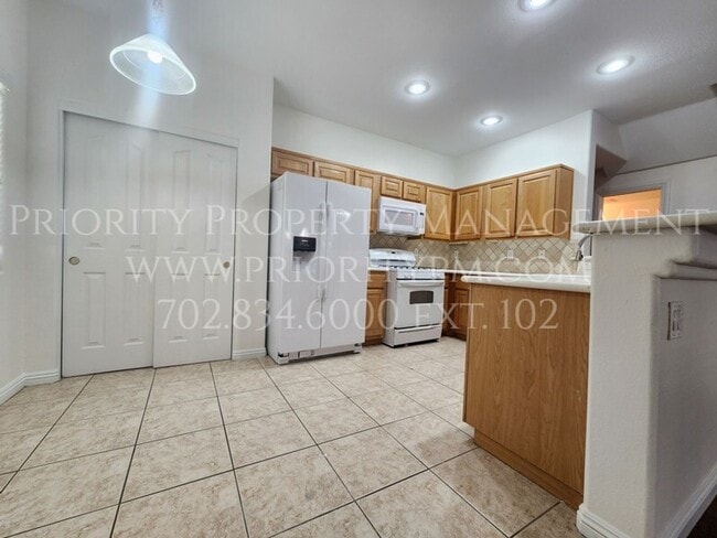 Photo - ~3 Bedroom Northwest Townhome ~ 1400sq. ft, 3 bed, 2 1/2 bath