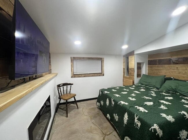 Building Photo - 609 14th St