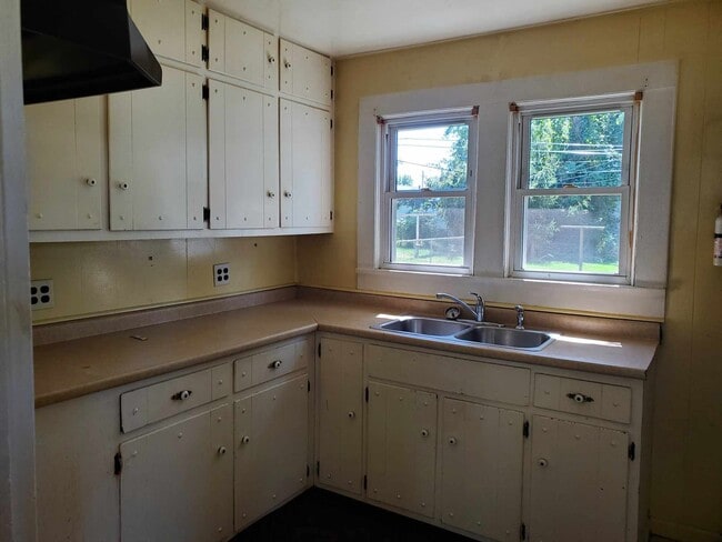 Building Photo - 1305 E Lawrence St Unit 1