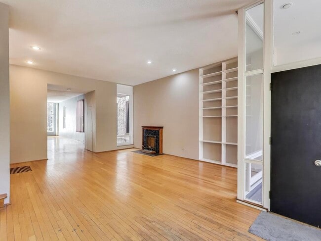 Photo - 5203 S Dorchester Ave