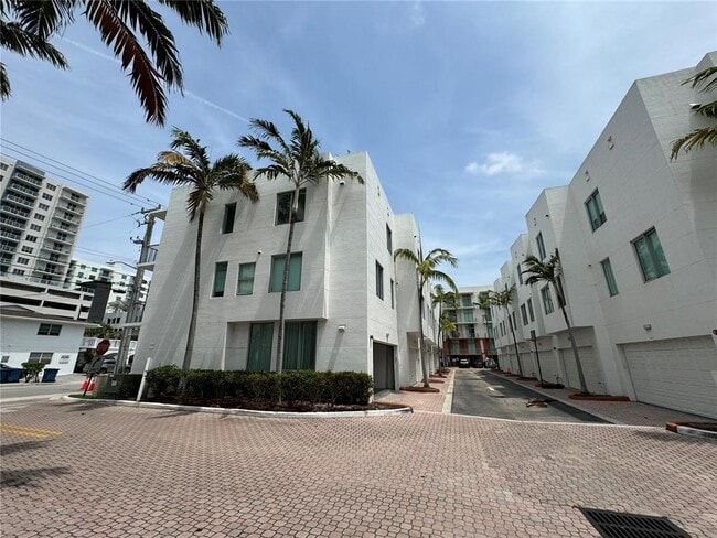 Photo - 2146 Van Buren St Unit 402