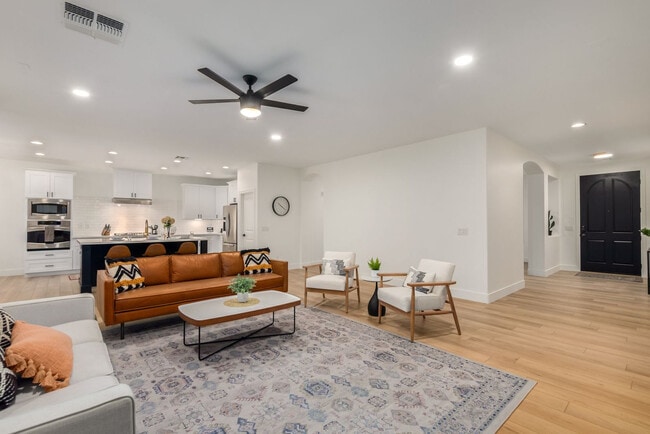 Building Photo - 179 W Powell Way Unit ID1247680P Rental