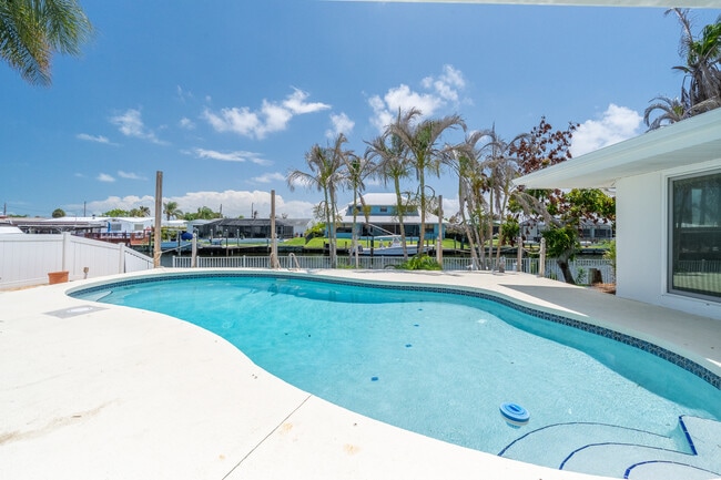 Photo - 458 Sandpiper Dr