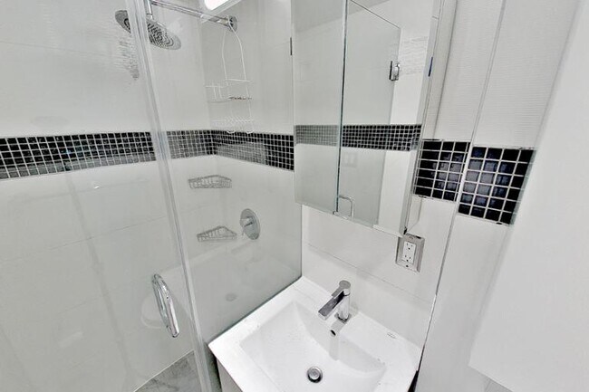 Photo - 345 E 5th St Unidad B