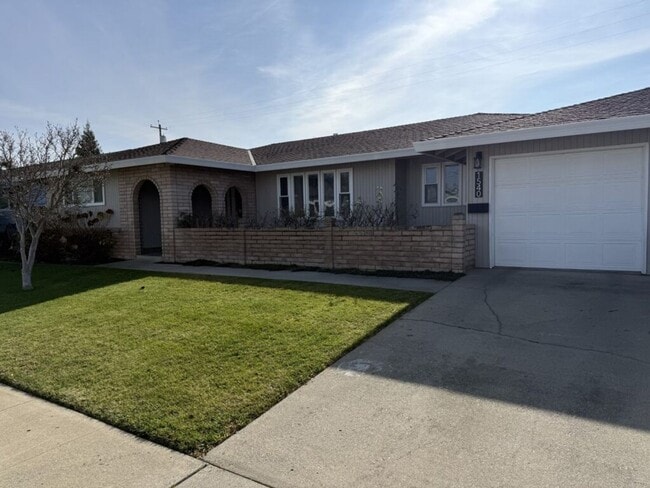 Building Photo - North Yuba City 3 bd 2 bath Home