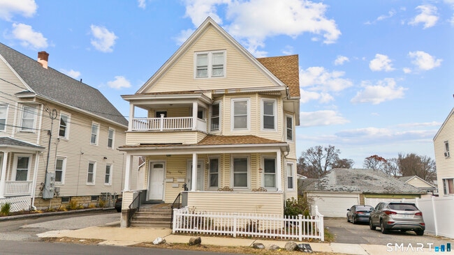 Building Photo - 448 Exeter St Unit 3