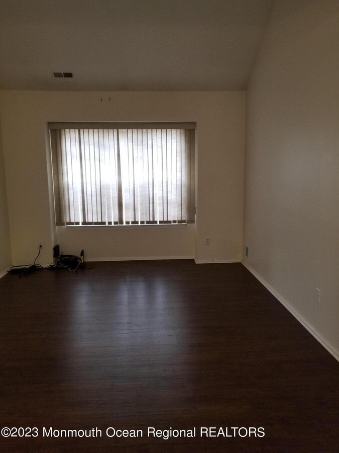 Photo - 408 Dorchester Way