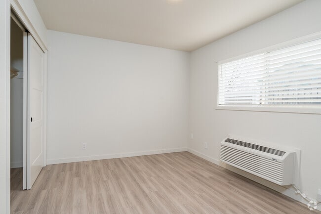 1HAB, 1BA - 576 ft² - Timber Place by the Lake - Fully Renovated