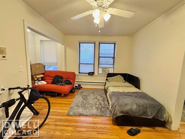 Building Photo - 3338 N Marshfield Ave Unit 207 Rental