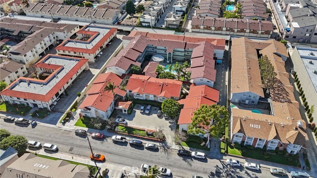 Building Photo - 14405 Cerise Ave Unit 29