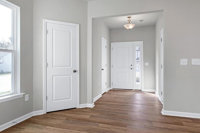 Photo - 580 Glen Clova Dr