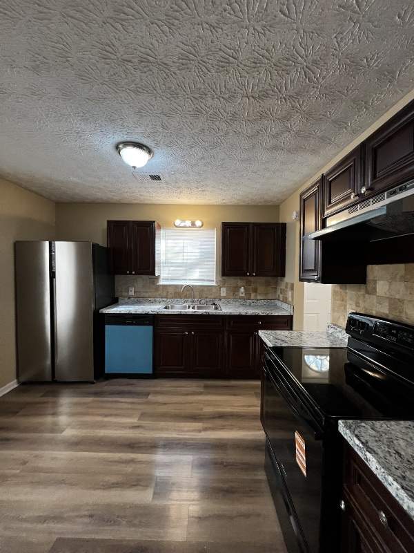 Photo - 6635 Meadow Green Cir