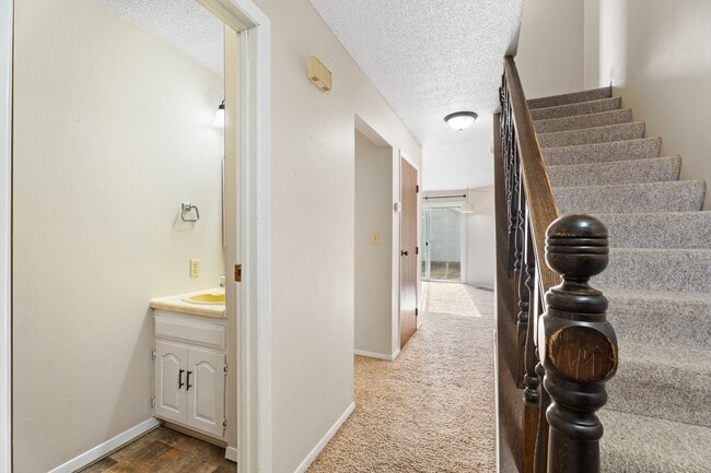 Photo - 1315 E Lewis St