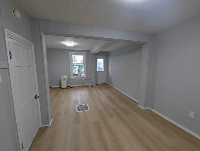 Photo - 21 W Garrison St