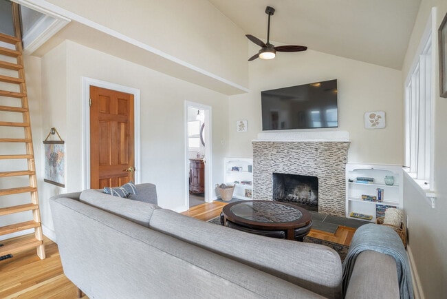 Photo - 4045 45th Ave SW Unidad ID1299301P