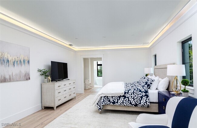 Photo - 930 9th St S