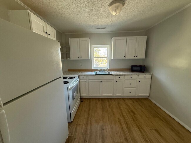 Photo - 1703 Singleton St