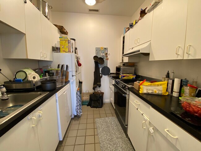 Building Photo - 218 Thorndike St Rental