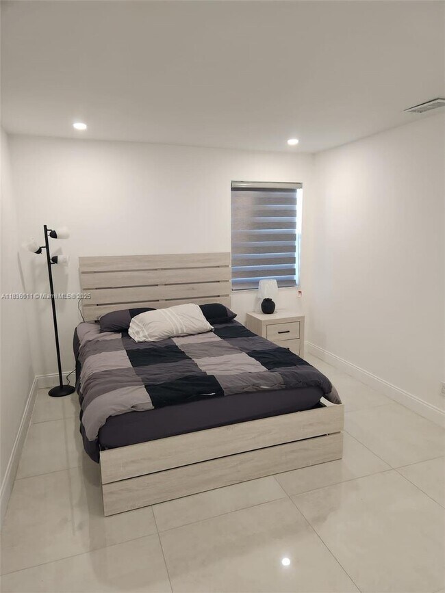 Photo - 2165 SW 47th St Unidad 1