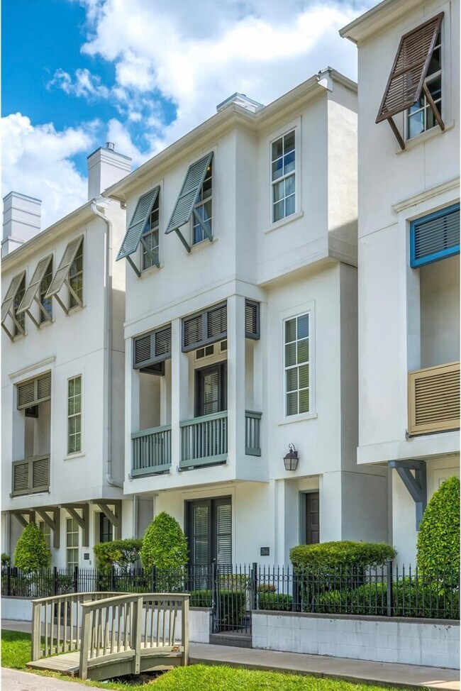 Photo - 266 E 28th St