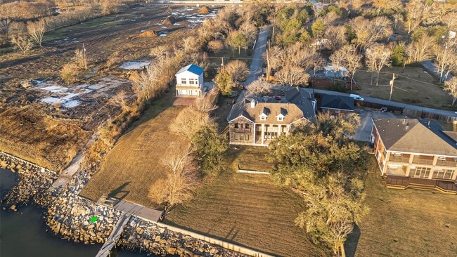 Photo - 2011 Crescent Dr