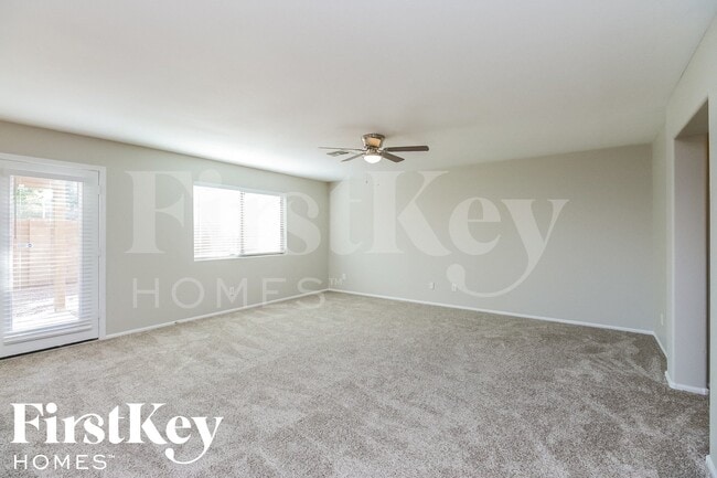 Photo - 343 W Hereford Dr