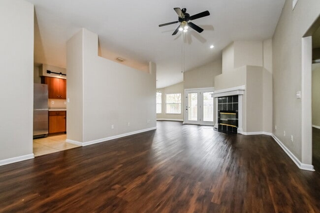 Photo - 1411 Forsyth Way