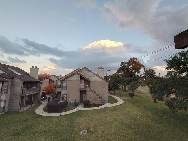 Building Photo - 8427 Sands Point Dr Unit 26