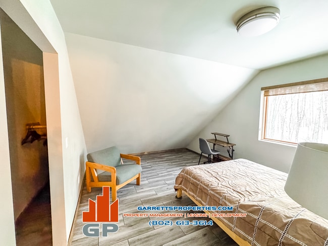 Photo - 1698 Winch Hill Rd