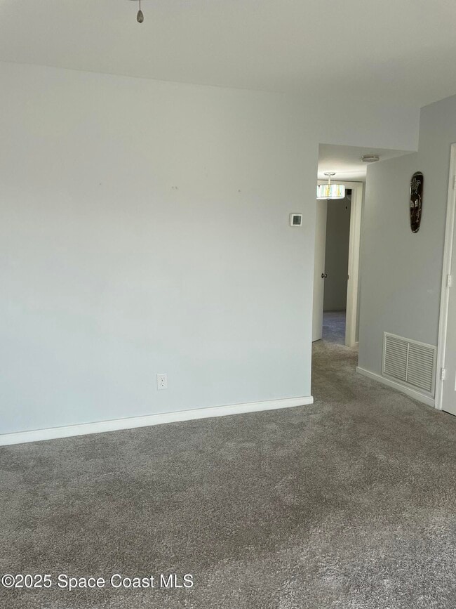 Photo - 115 E Colonial Ct Unit C