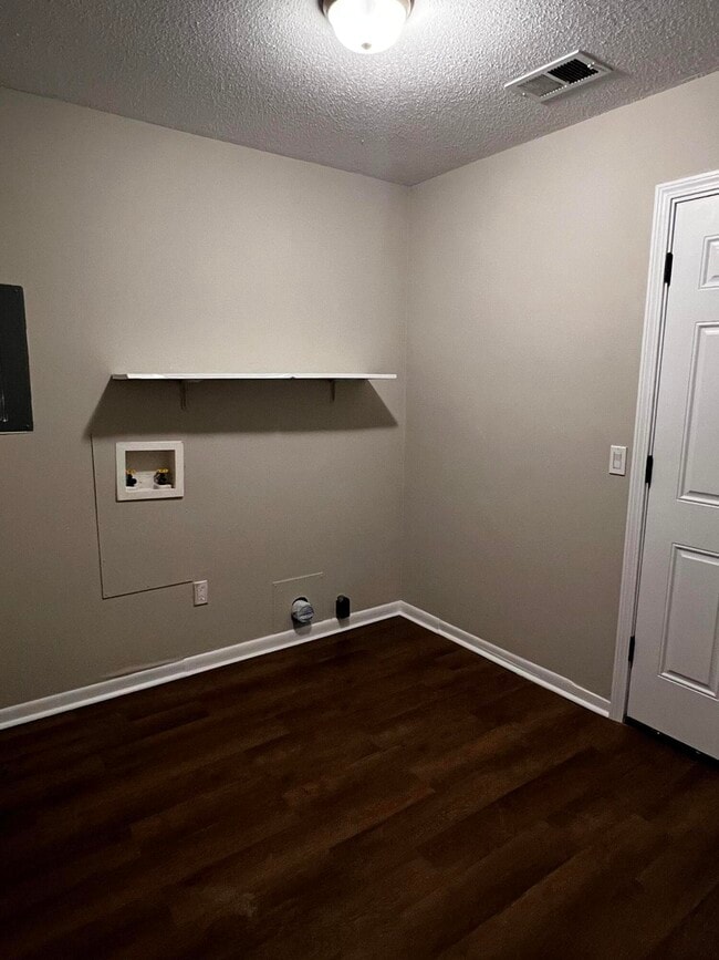 Photo - 124 Hampton Dr