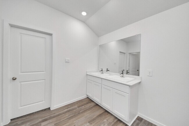 Building Photo - 6003 Bella Breeze Dr