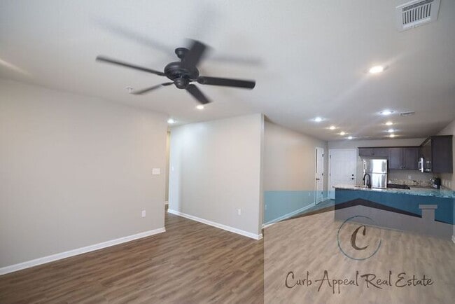 Photo - Move in special $800!! Luxury 2 bed, 1 bath duplex - recent construction!! Washer, dryer and inte...