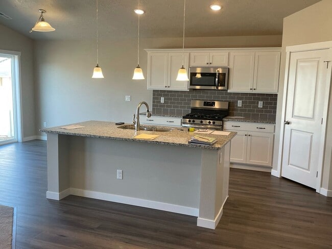 Photo - 4 bedroom 2 bath large loft area upstairs / All bedrooms downstairs