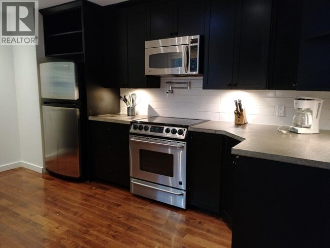 Photo - 2568 The Blvd