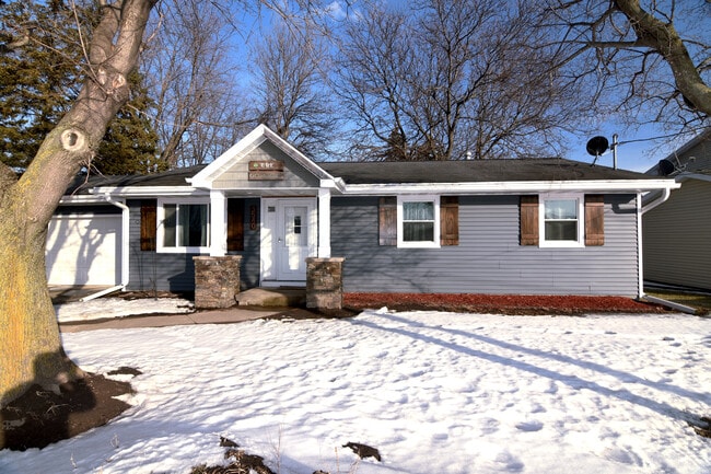 Photo - 3540 N Gillett St