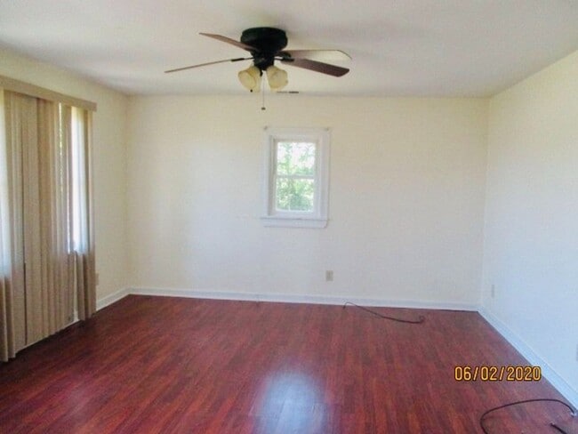 Photo - Country home that offers 3 bedrooms/1 bathroom