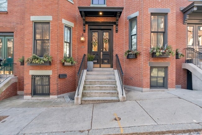 Building Photo - 14 Auburn St Unit A Rental
