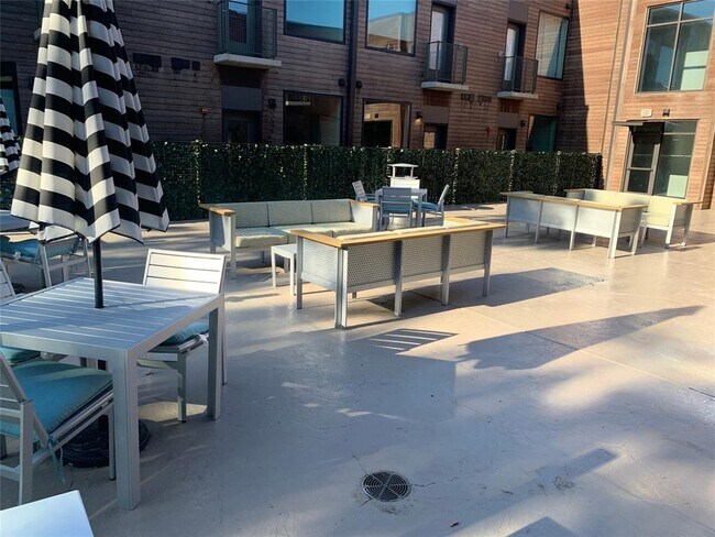 1800 E 4th St Unit 225