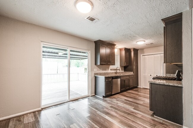 Photo - 318 Blue Tail Dr