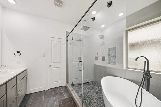 Photo - 1600 Portia Ln