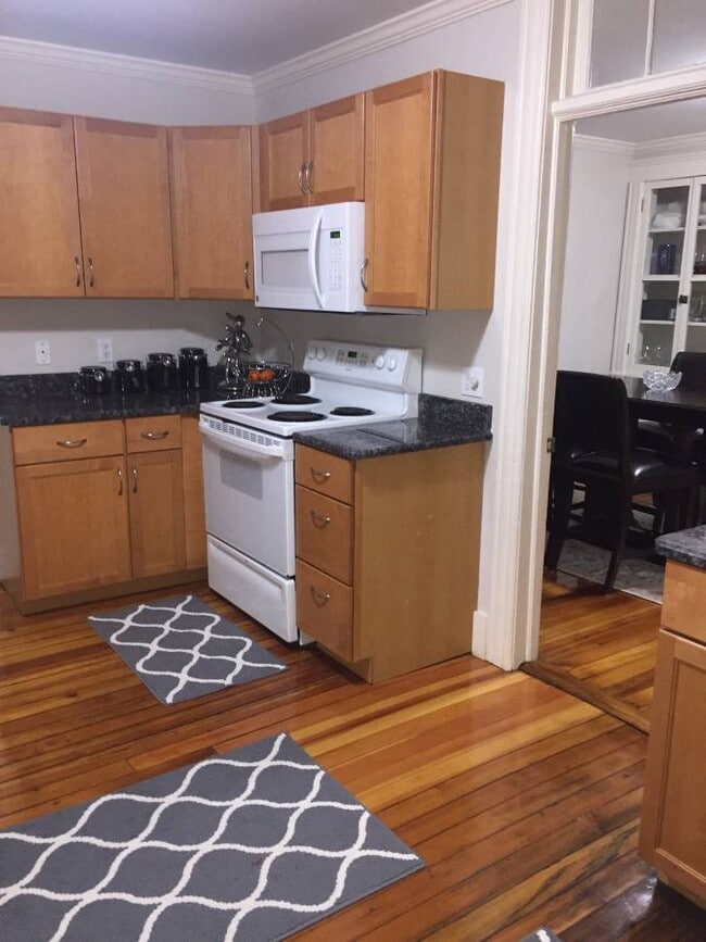 kitchen - 263 Pleasant St Unit #1