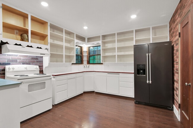 Photo - 34 W Parnell St