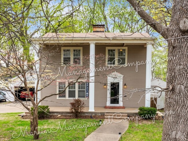 Building Photo - 906 S Barrett Ave