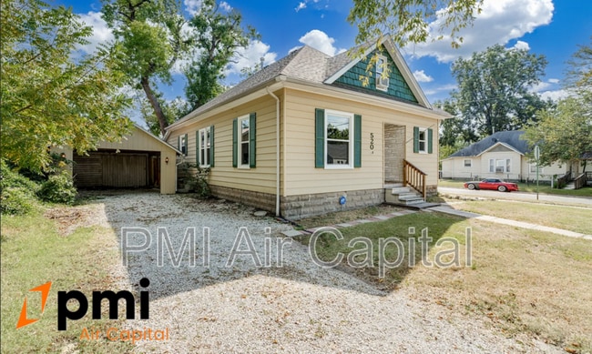 Photo - 520 Old Main St