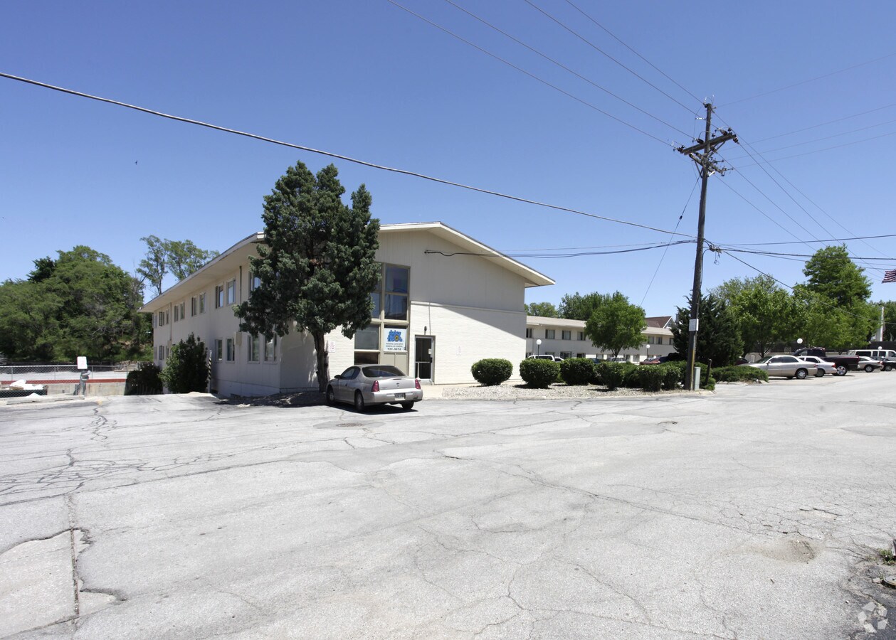 Photo - Capitol Court